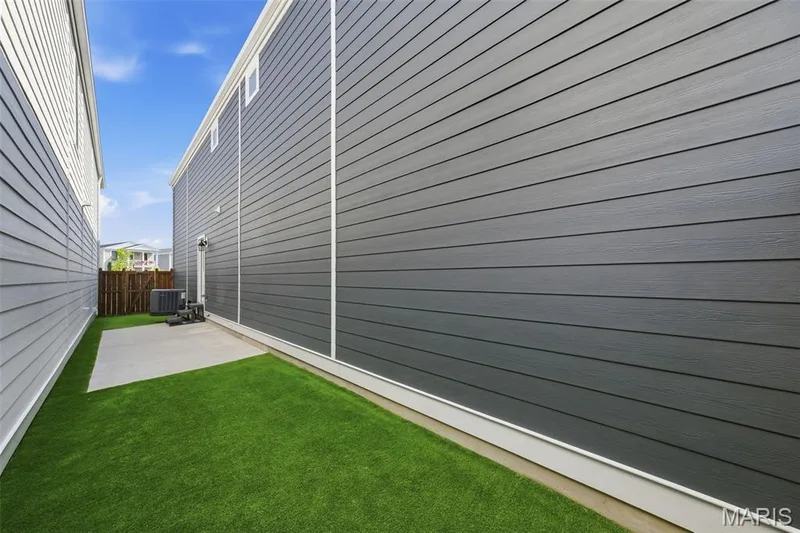 Turf Yard — 108 Tiber Way, St Charles, MO 63301