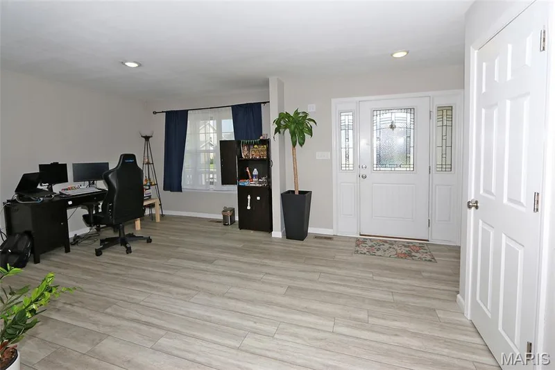 713 Palisades Drive, St Charles, MO 63301 — listing photo 2 of 29
