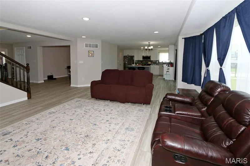 713 Palisades Drive, St Charles, MO 63301 — listing photo 7 of 29