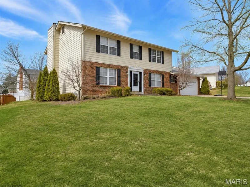 513 River Bend Estates Drive, St Charles, MO 63303 — listing photo 2 of 37