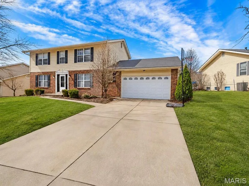 513 River Bend Estates Drive, St Charles, MO 63303 — listing photo 3 of 37