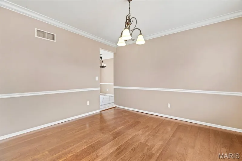 513 River Bend Estates Drive, St Charles, MO 63303 — listing photo 5 of 37
