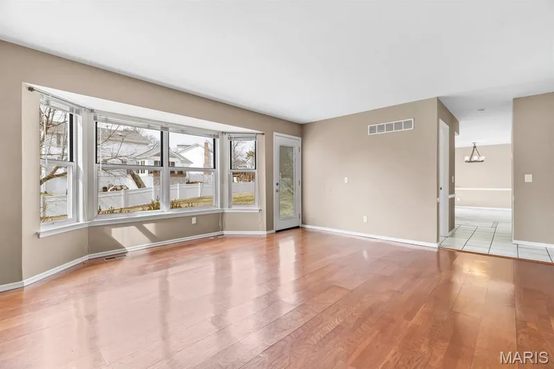 513 River Bend Estates Drive, St Charles, MO 63303 — listing photo 11 of 37
