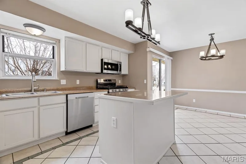 513 River Bend Estates Drive, St Charles, MO 63303 — listing photo 12 of 37