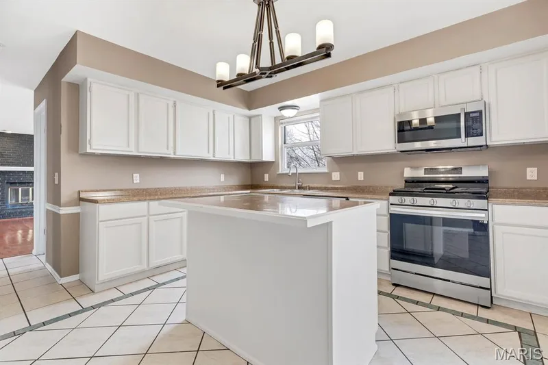 513 River Bend Estates Drive, St Charles, MO 63303 — listing photo 13 of 37