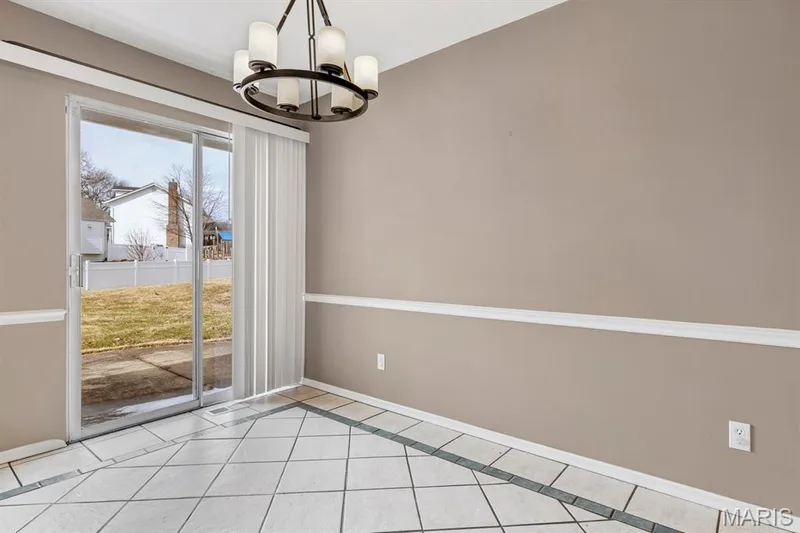 513 River Bend Estates Drive, St Charles, MO 63303 — listing photo 15 of 37