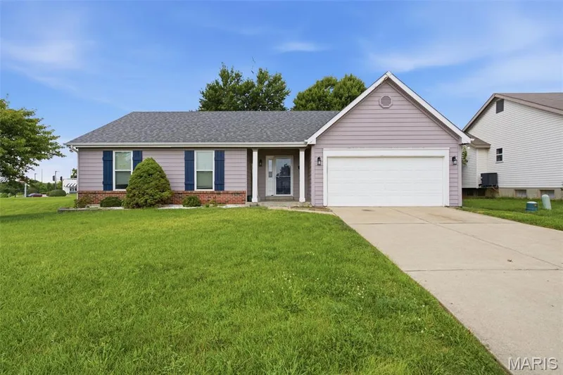 2021 Twin Fawns Court, St Peters, MO β listing photo 1
