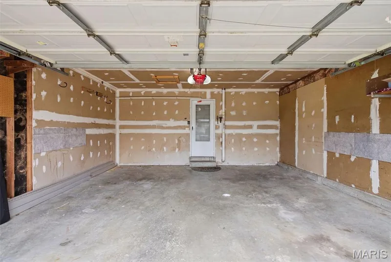 2021 Twin Fawns Court, St Peters, MO 63376 — listing photo 3 of 42