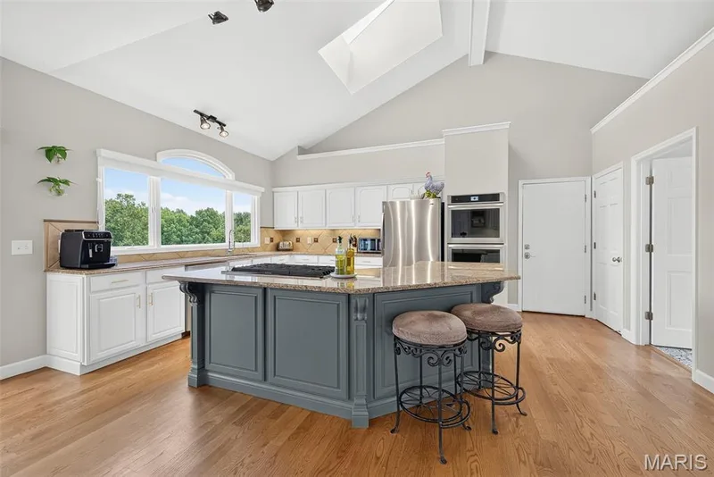 16801 Kehrsdale Drive, Chesterfield, MO 63005 — listing photo 3 of 89