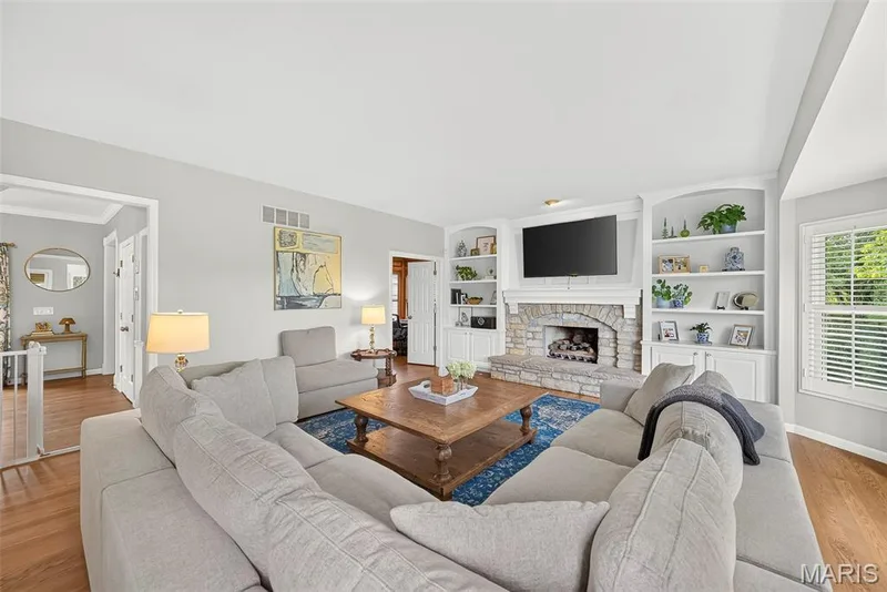 16801 Kehrsdale Drive, Chesterfield, MO 63005 — listing photo 4 of 89
