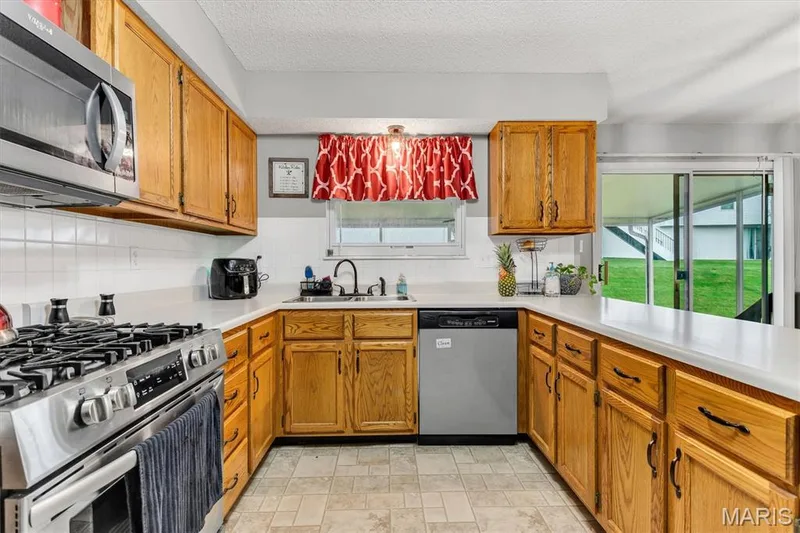 3005 Cedarshade Court, St Peters, MO 63376 — listing photo 9 of 46