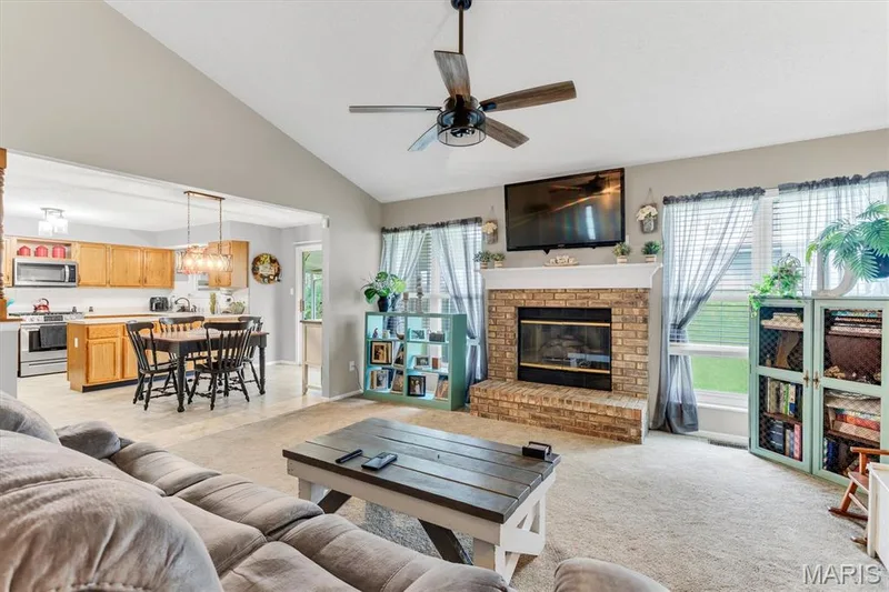 3005 Cedarshade Court, St Peters, MO 63376 — listing photo 4 of 46