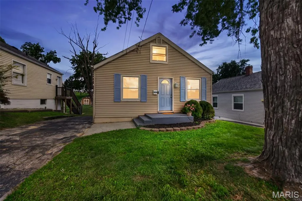 1015 S 6th Street, St Charles, MO 63301 — listing photo 1 of 35
