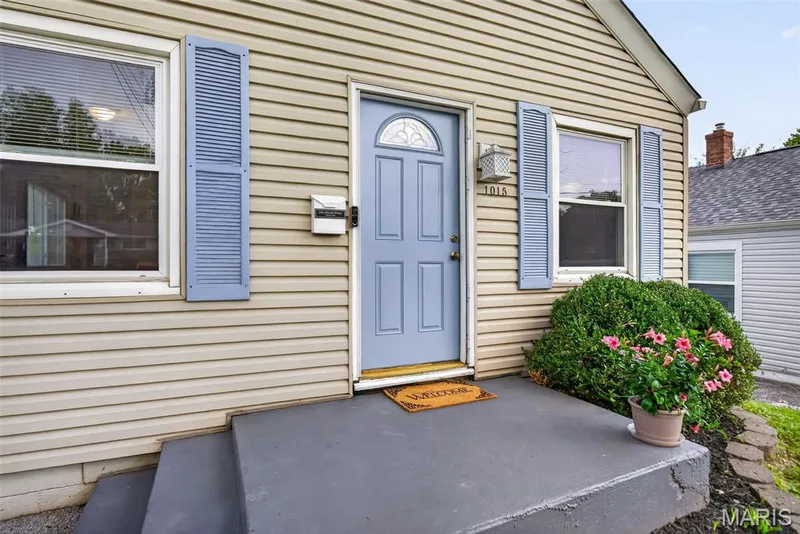 1015 S 6th Street, St Charles, MO 63301 — listing photo 3 of 35