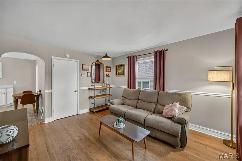 1015 S 6th Street, St Charles, MO 63301 — listing photo 4 of 35