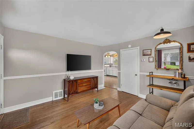 1015 S 6th Street, St Charles, MO 63301 — listing photo 7 of 35