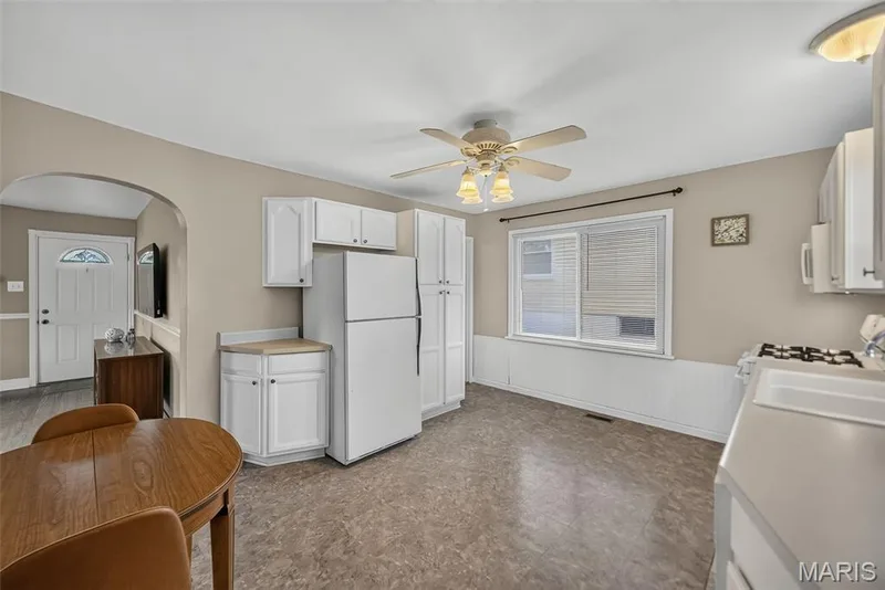 1015 S 6th Street, St Charles, MO 63301 — listing photo 8 of 35