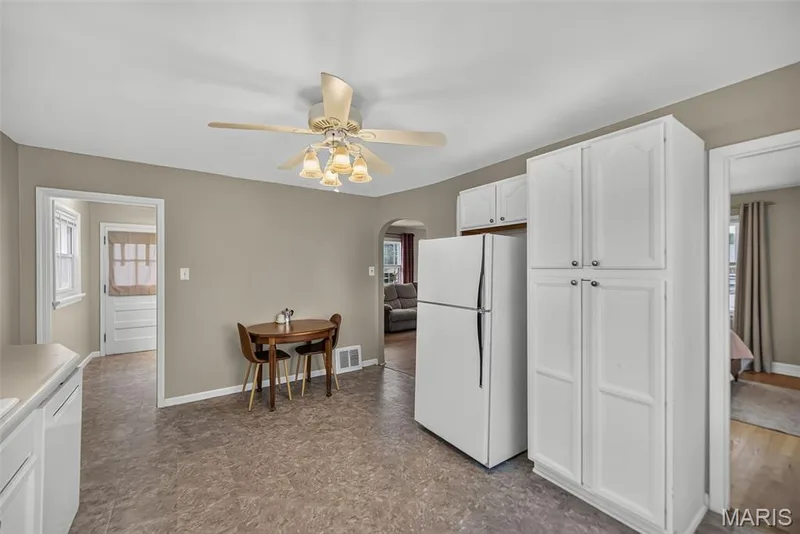 1015 S 6th Street, St Charles, MO 63301 — listing photo 9 of 35