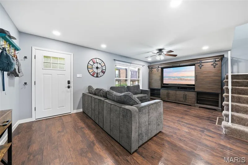 13473 Coliseum Drive, Chesterfield, MO 63017 — listing photo 4 of 32