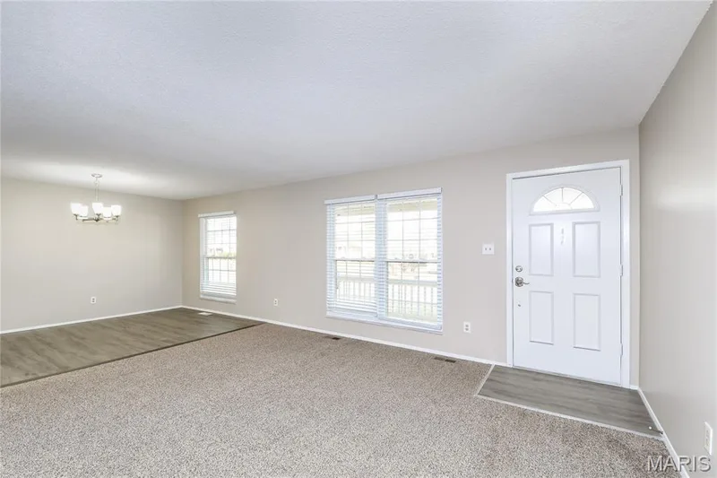 31 Four Winds Drive, St Peters, MO 63376 — listing photo 2 of 14