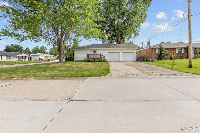 1205 Cypress Drive, O'Fallon, MO 63366 — listing photo 4 of 36