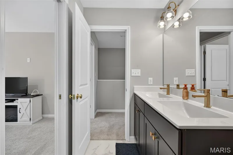 405 Sunset Hollow Drive, Wentzville, MO 63385 — listing photo 37 of 54
