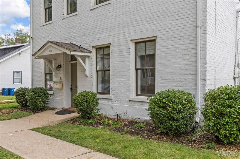620 S Benton Avenue, St Charles, MO 63301 — listing photo 2 of 31