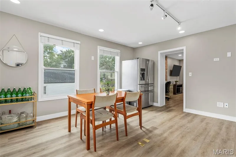 620 S Benton Avenue, St Charles, MO 63301 — listing photo 3 of 31
