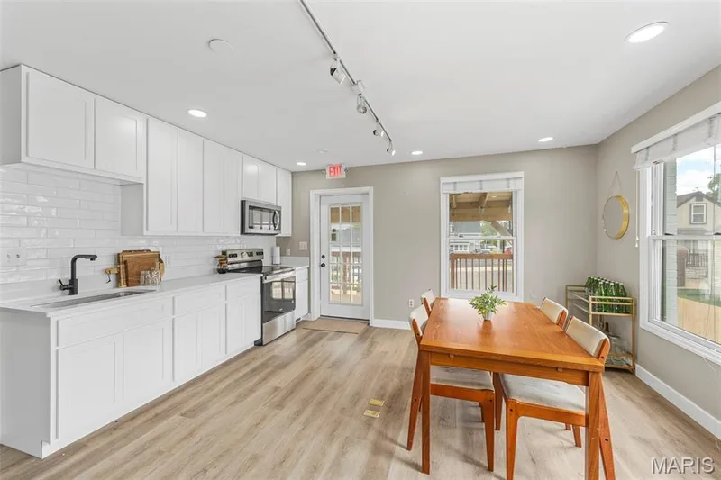 620 S Benton Avenue, St Charles, MO 63301 — listing photo 8 of 31