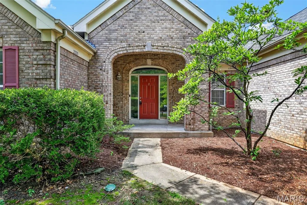 2223 Twin Estates Circle, Chesterfield, MO 63017 — listing photo 1 of 43