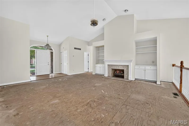 2223 Twin Estates Circle, Chesterfield, MO 63017 — listing photo 6 of 43