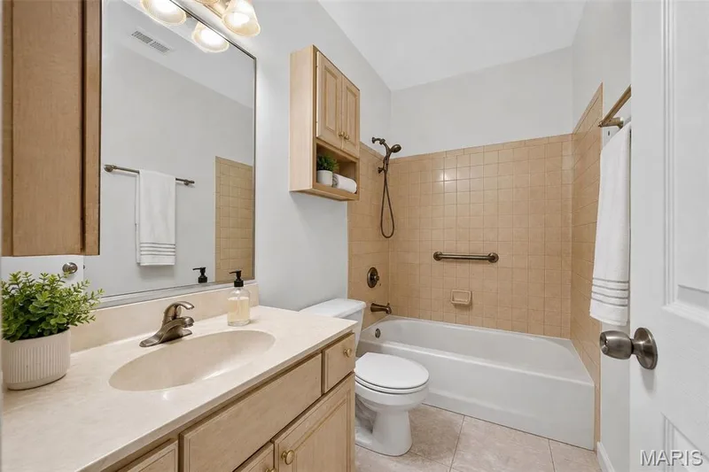 2223 Twin Estates Circle, Chesterfield, MO 63017 — listing photo 23 of 43