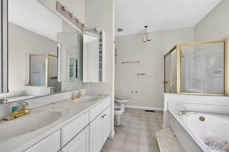 2223 Twin Estates Circle, Chesterfield, MO 63017 — listing photo 18 of 43