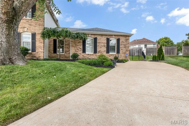 15525 Windsor Ridge Court, Chesterfield, MO 63017 — listing photo 5 of 84