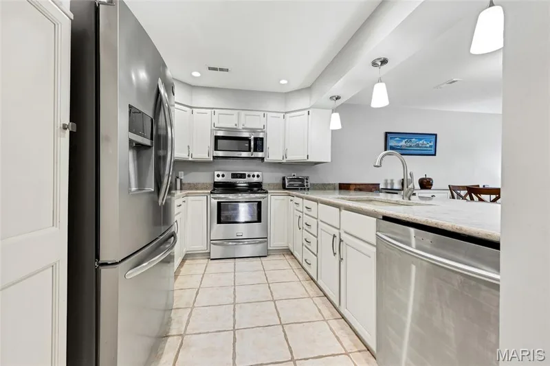 1610 Lake Knoll Drive #1N, Lake St. Louis, MO 63367 — listing photo 4 of 44