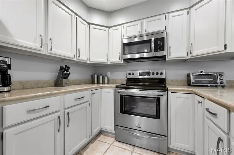 1610 Lake Knoll Drive #1N, Lake St. Louis, MO 63367 — listing photo 6 of 44