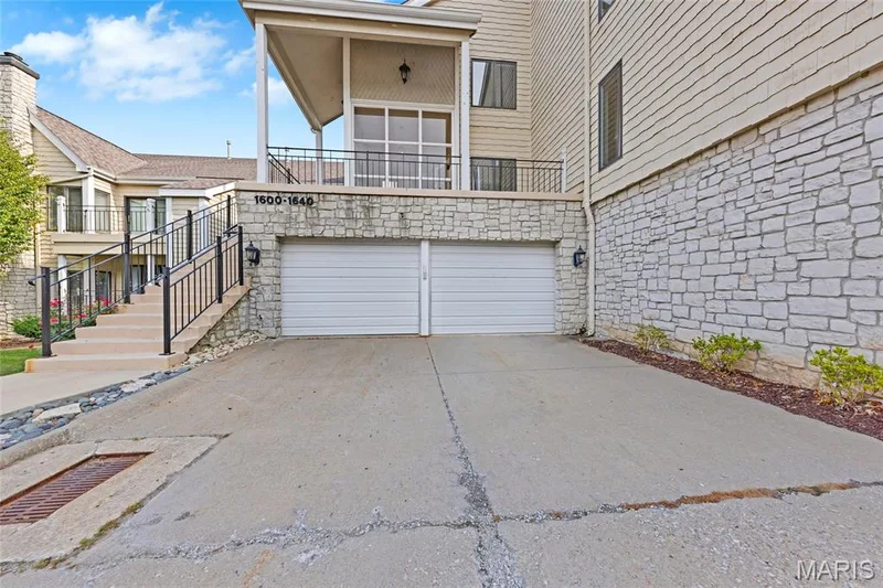 1610 Lake Knoll Drive #1N, Lake St. Louis, MO 63367 — listing photo 37 of 44