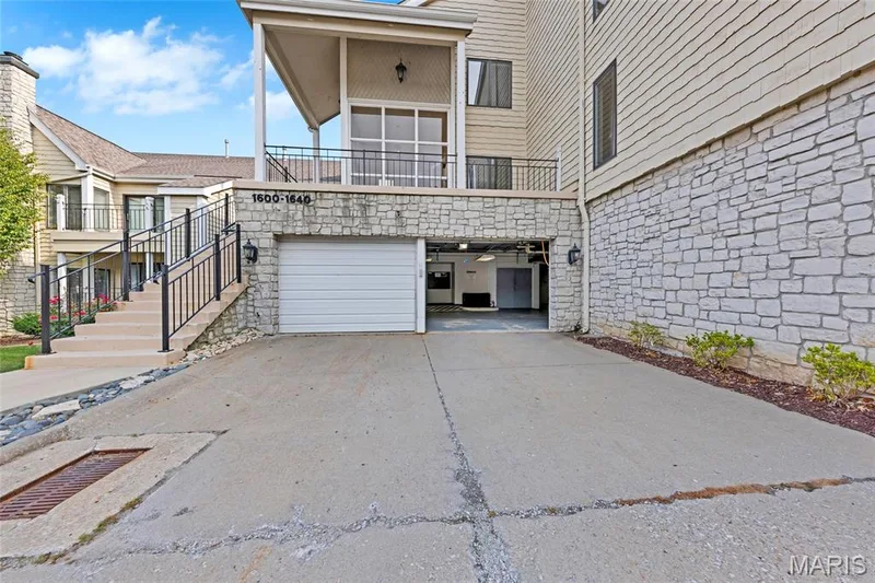 1610 Lake Knoll Drive #1N, Lake St. Louis, MO 63367 — listing photo 38 of 44