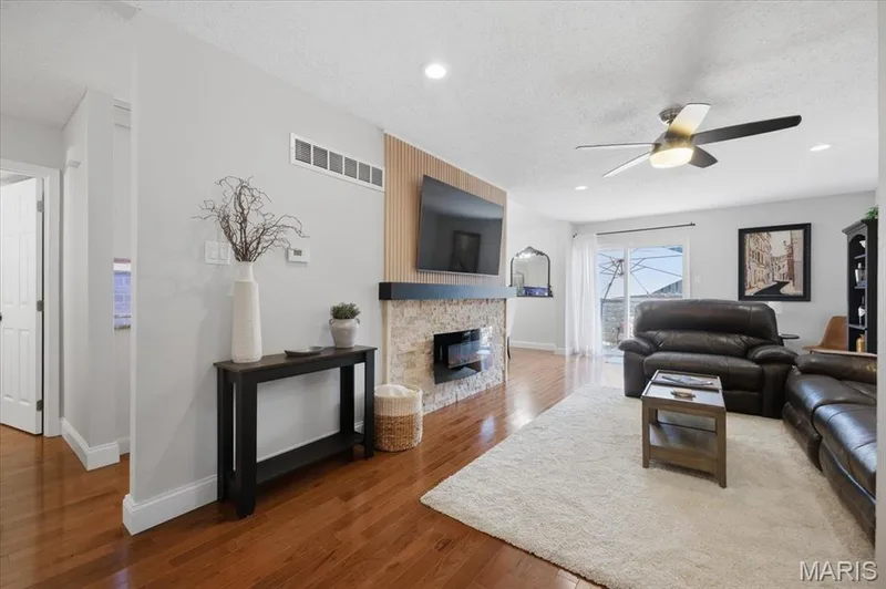 2174 Bantry Court, Chesterfield, MO 63017 — listing photo 2 of 24