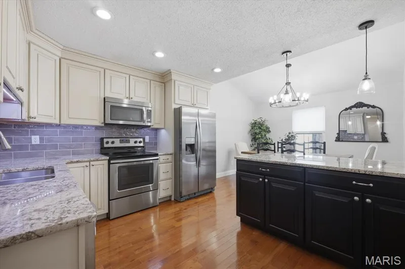 2174 Bantry Court, Chesterfield, MO 63017 — listing photo 6 of 24