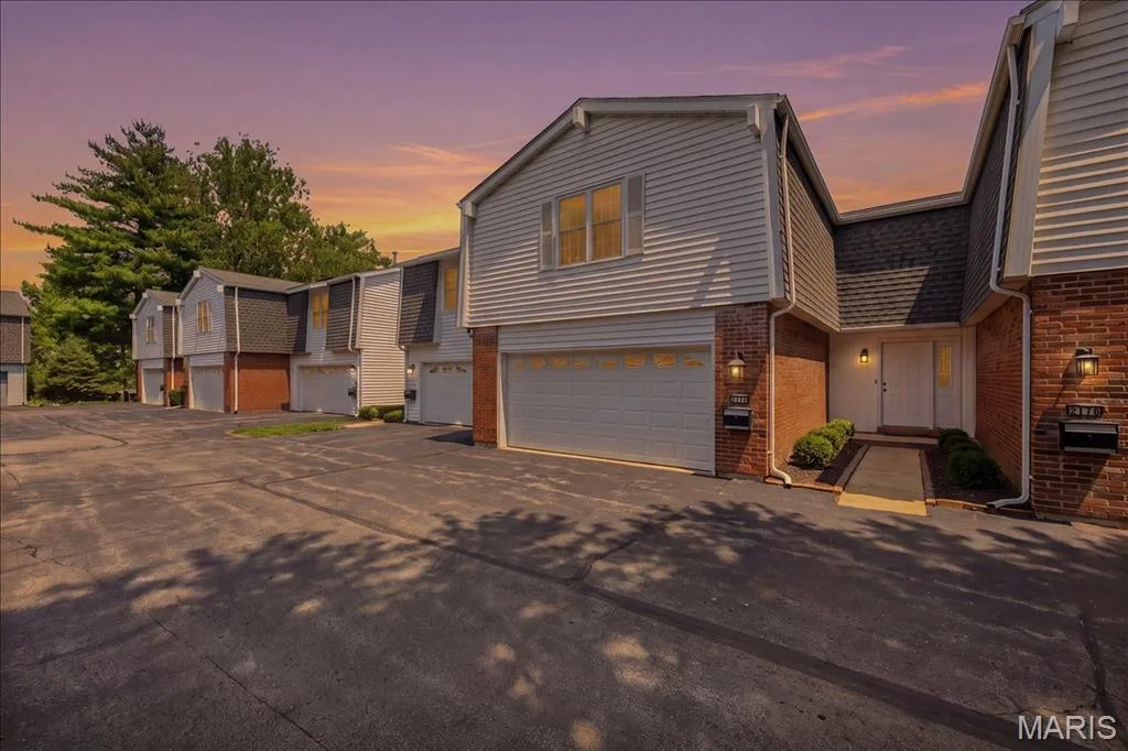 2174 Bantry Court, Chesterfield, MO 63017 — listing photo 1 of 24