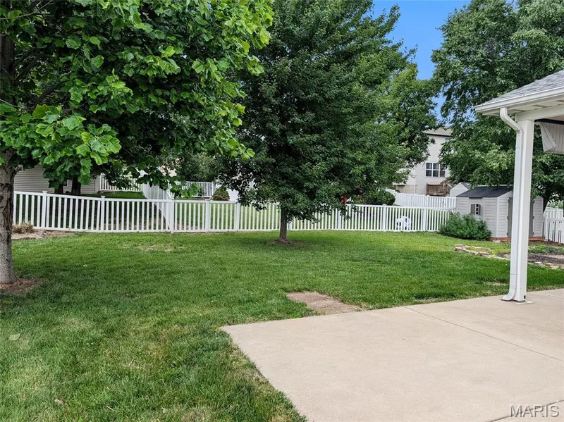 905 Lands End Circle, St Charles, MO 63304 — listing photo 2 of 32