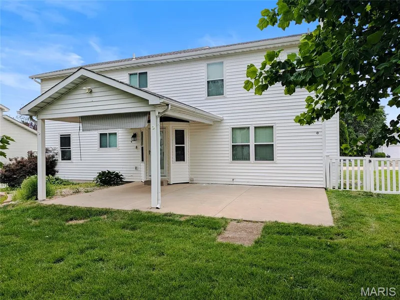 905 Lands End Circle, St Charles, MO 63304 — listing photo 3 of 32