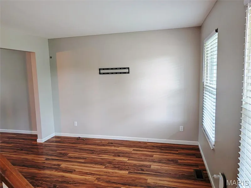 905 Lands End Circle, St Charles, MO 63304 — listing photo 4 of 32