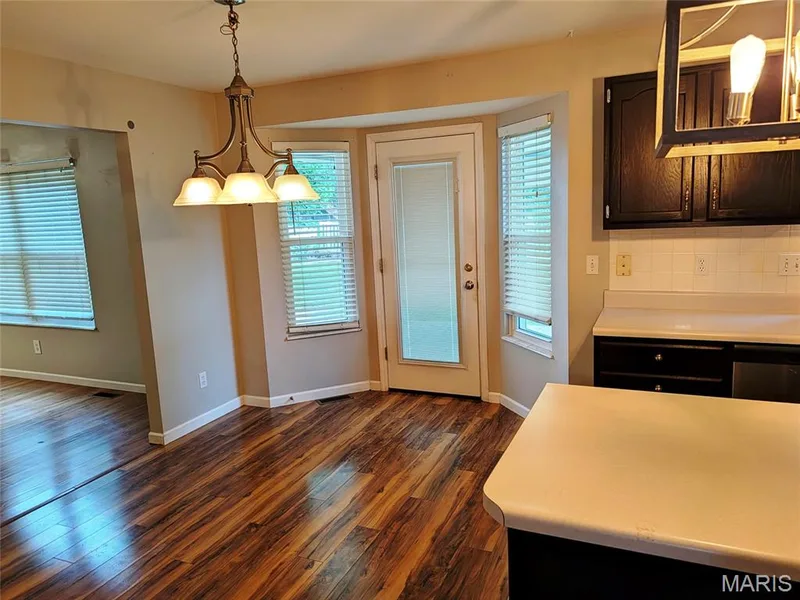 905 Lands End Circle, St Charles, MO 63304 — listing photo 9 of 32