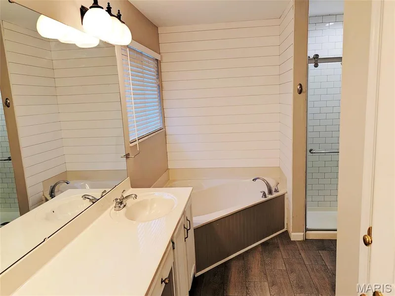 905 Lands End Circle, St Charles, MO 63304 — listing photo 19 of 32
