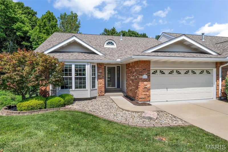811 Brae Court, Chesterfield, MO — listing photo 1