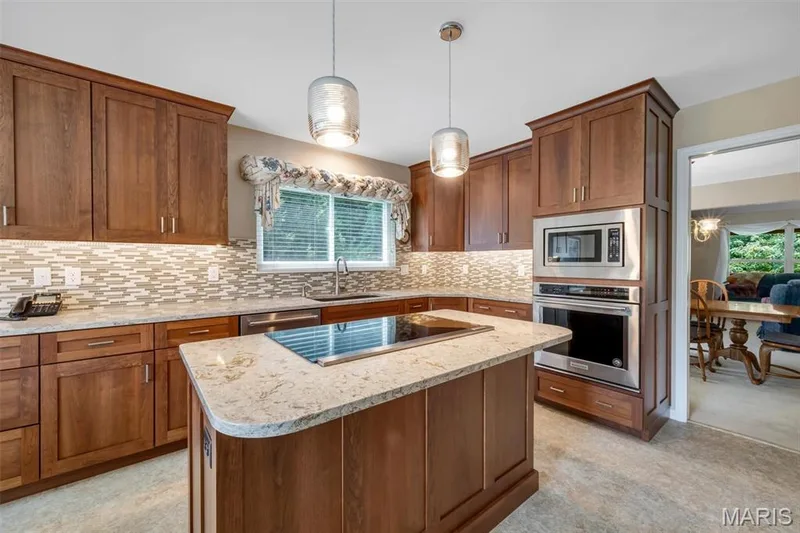 811 Brae Court, Chesterfield, MO 63017 — listing photo 3 of 63
