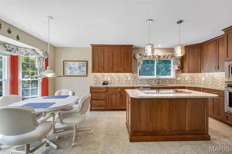 811 Brae Court, Chesterfield, MO 63017 — listing photo 4 of 63