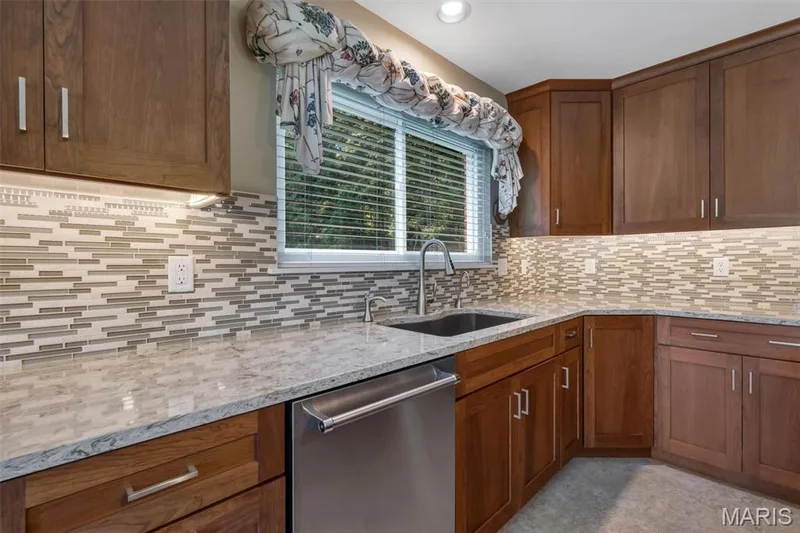 811 Brae Court, Chesterfield, MO 63017 — listing photo 8 of 63
